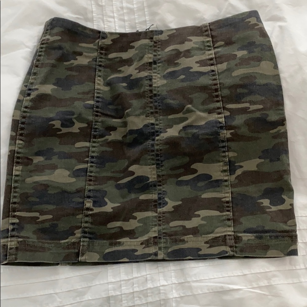 FREE PEOPLE - Camo green denim mini skirt